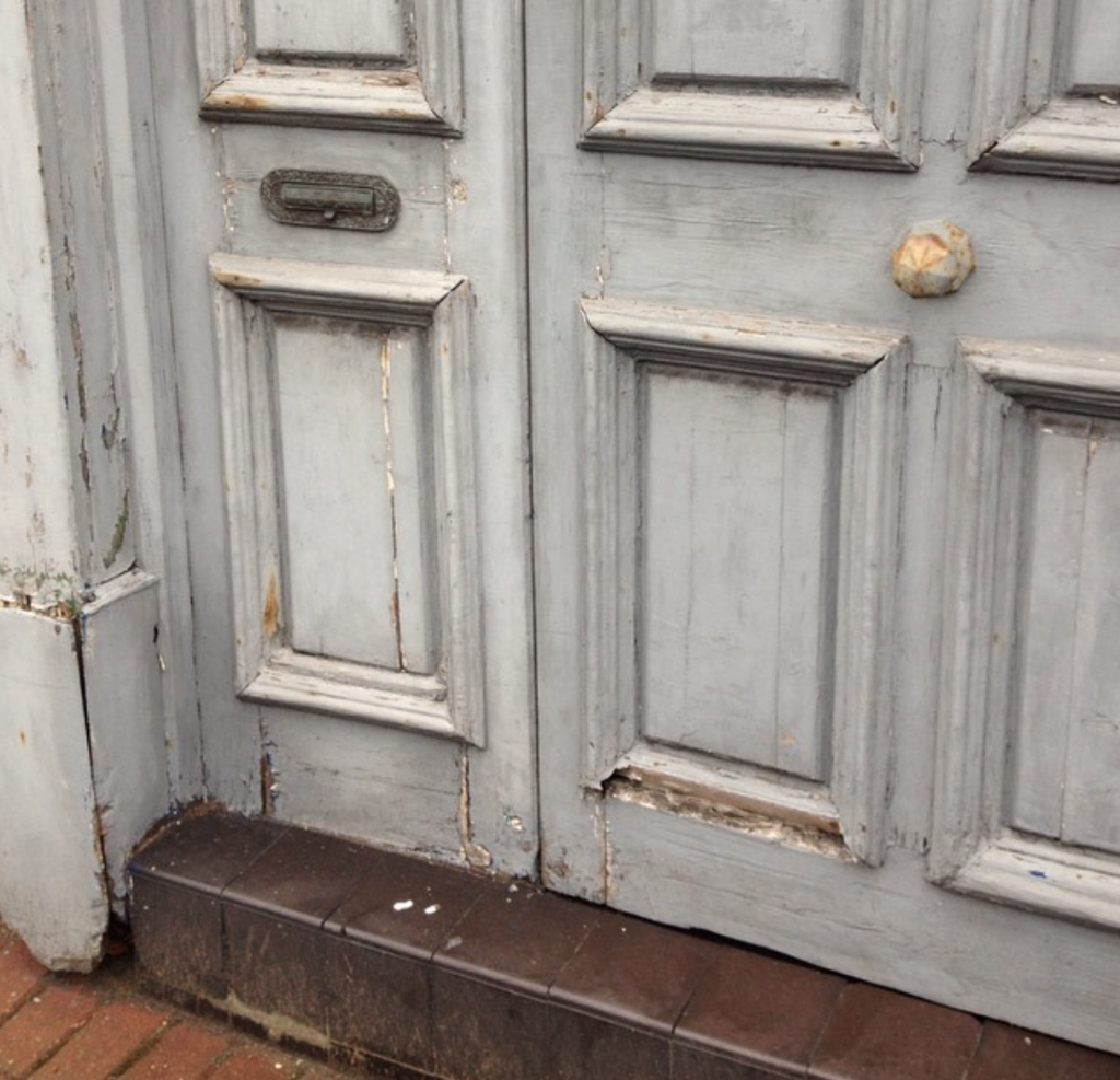 Entrancing old door and post box near Kew Gardens, spotted on a frosty morning hunt to find coffee on January 1st. 